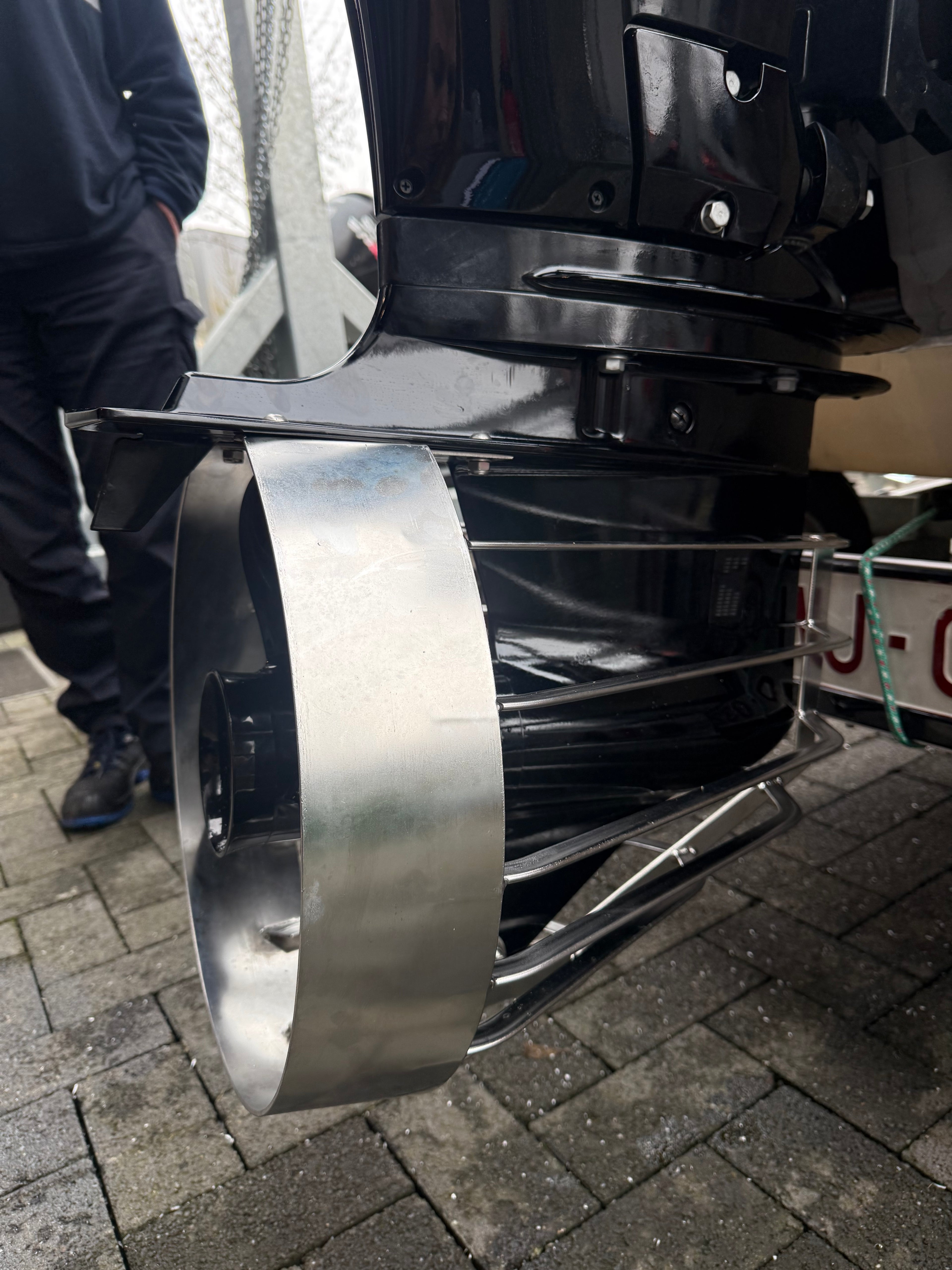 Prop deflector for Evinrude E-tech