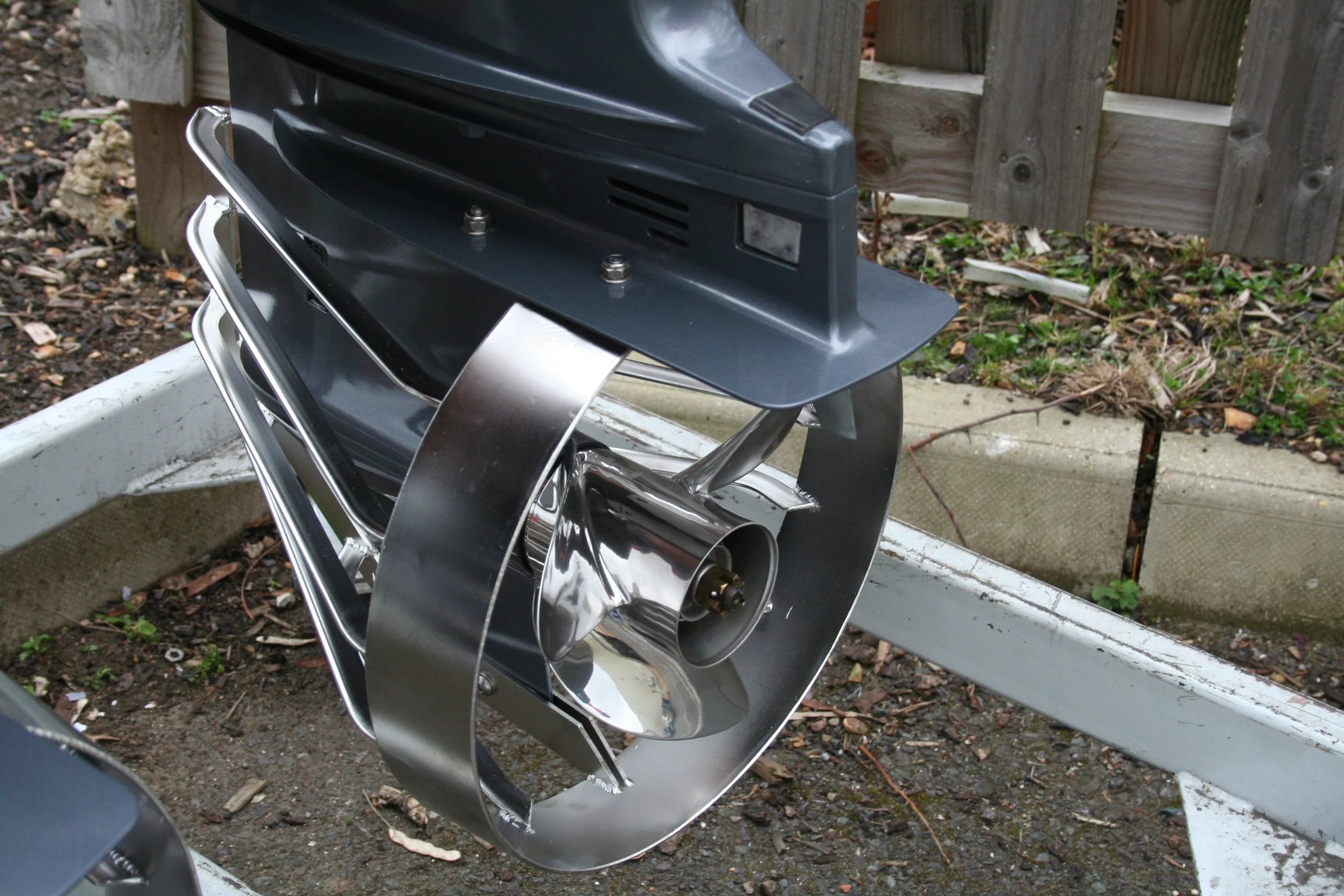 Prop deflector for Evinrude E-tech
